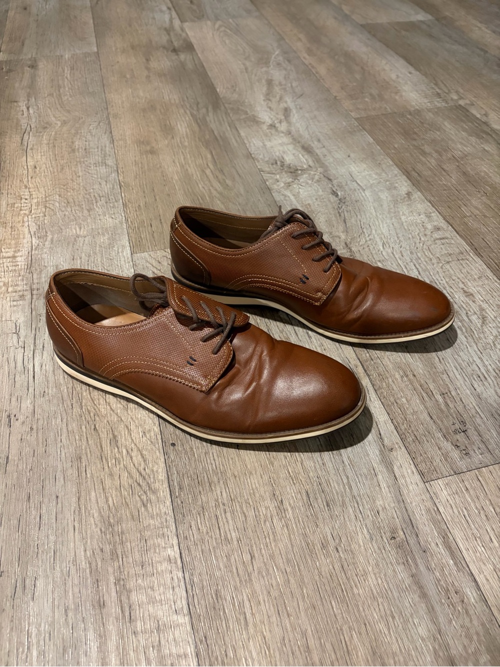Men's Brown Lace-Up Oxford Shoes. Size 9.5
